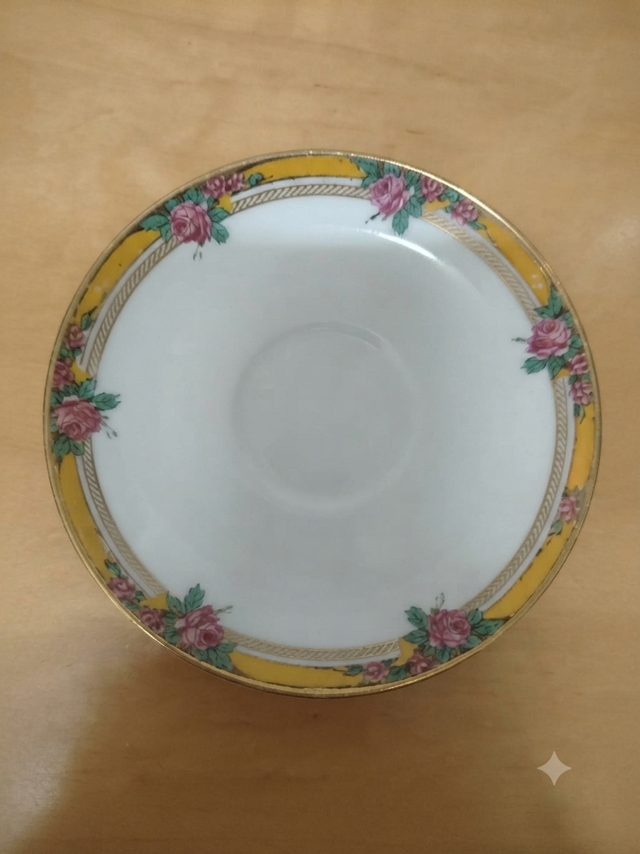 Service à thé ancien en porcelaine de Limoges – Liseré jaune et bouquets de roses