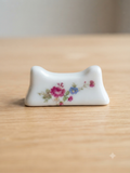 Service de 12 porte-couteaux anciens décor roses et myosotis — Charme Shabby Chic